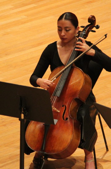 Valeria-Sanchez-profesora-de-violonchelo-.png